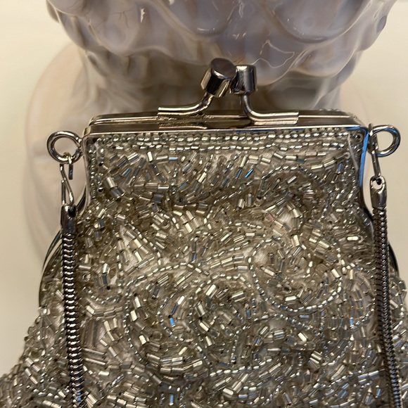 Claudia Barnes Vintage Silver Seed Beaded Purse👛 - Picture 3 of 9